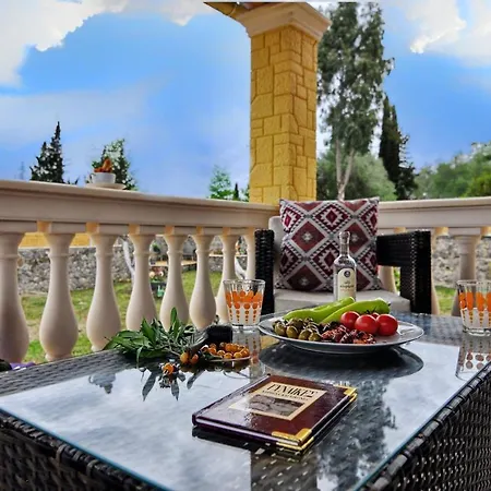 Zoi فيلة بيليكاس